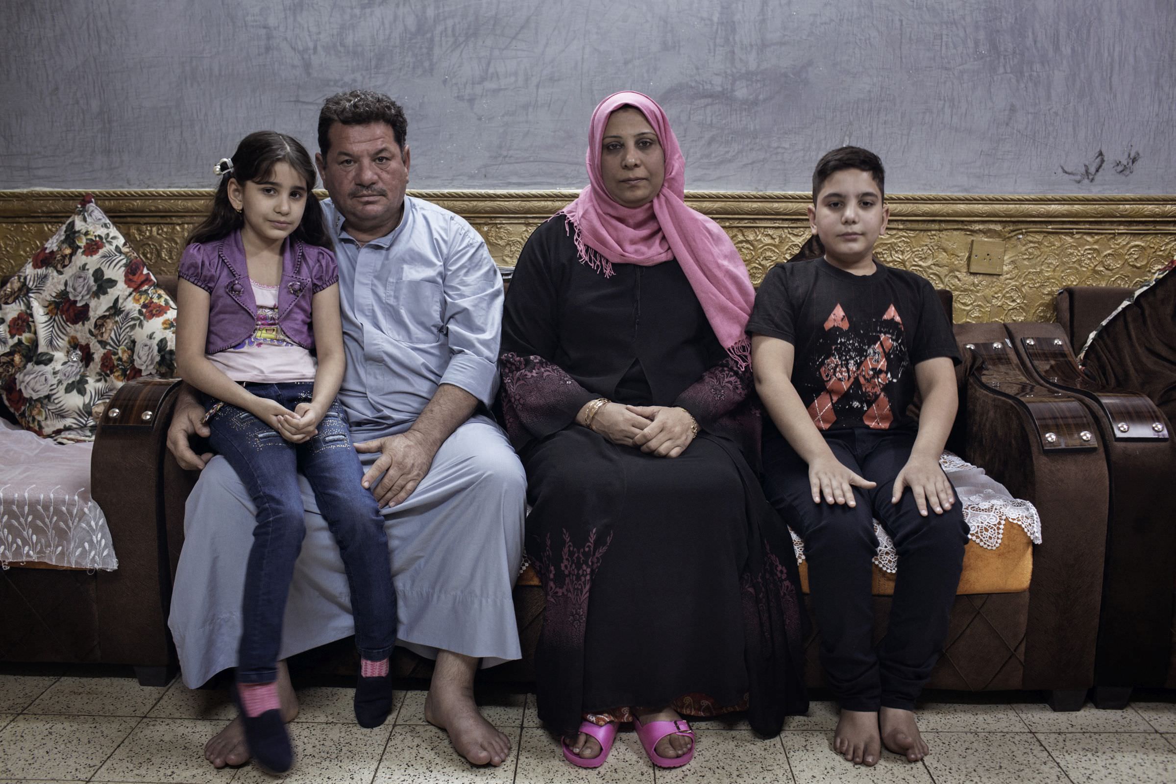 Ein kurzer Traum, Text & Fotos: Daniel Etter, „Süddeutsche Zeitung Magazin“ 49/2016, Der Iraker Laith Majid Al-Amiri und seine Familie überlebten im Sommer 2015 knapp die Flucht über das Mittelmeer. Der Fotograf von damals hat das Schicksal der Familie weiterverfolgt