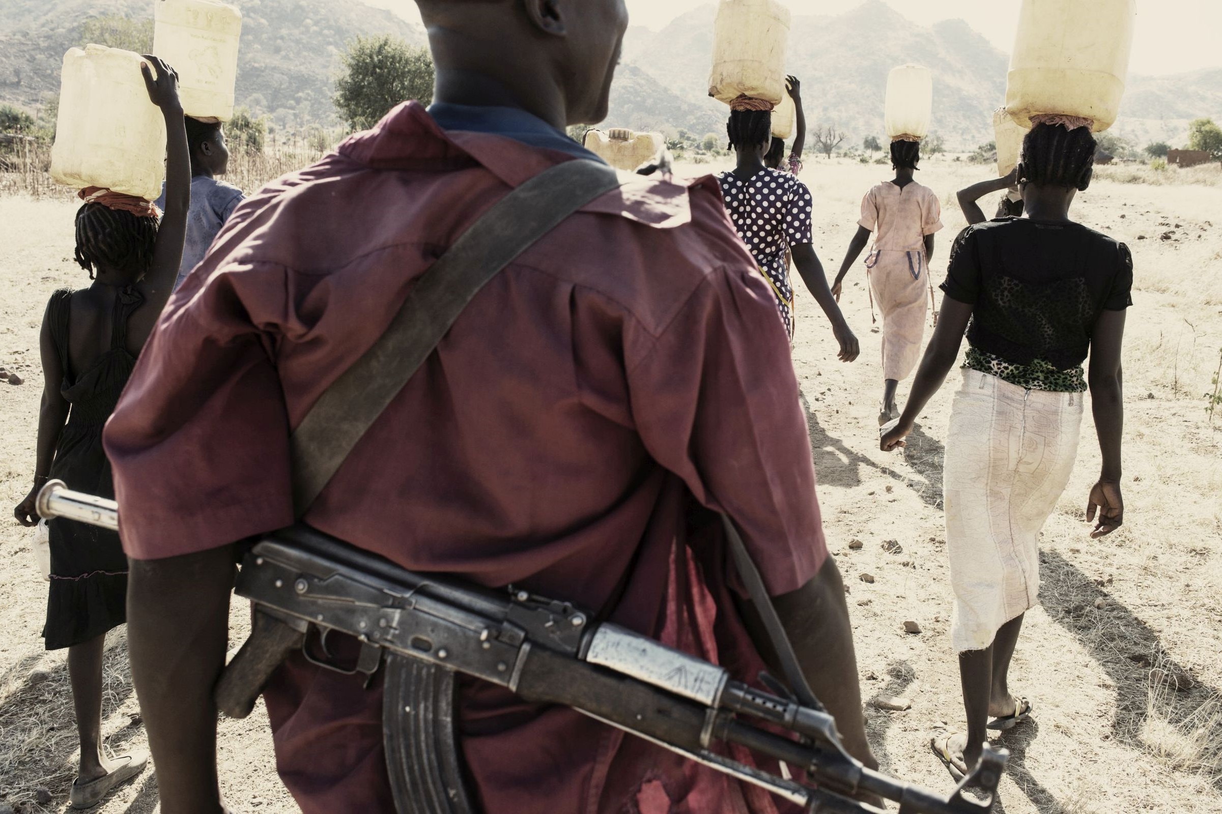 Das Gift des Krieges, Text: Wolfgang Bauer, Fotos: Armin Smailovic, „Zeit Magazin“ 2/2017, In den Bergen des Sudan kämpfen die Nuba gegen die Soldaten des Regimes, gegen den Hunger – und gegen eine mörderische Waffe, die noch keiner gesehen hat
